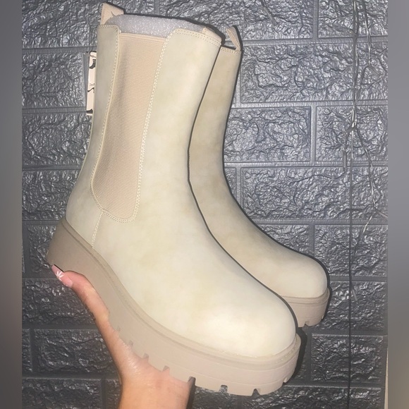 🌸SALE 🌸NEW COMBAT BOOTS - Picture 2 of 3